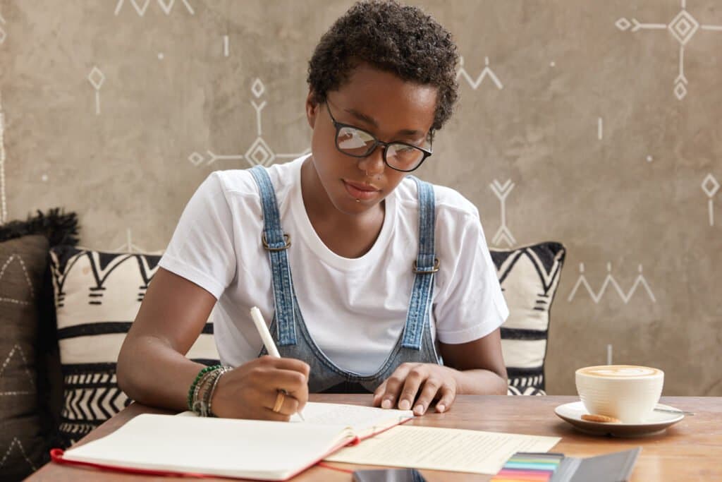 Student-using-science-backed-study-tips-to-learn-effectively-at-home
